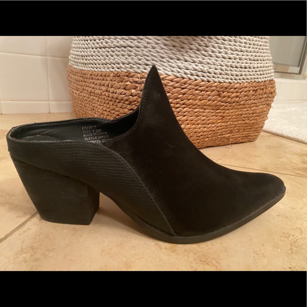 Coconuts by Matisse Women’s black suede open back booties size 7.5